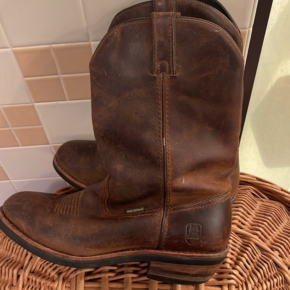 DAN POST BOOTS BROWN SIZE 10 1/2